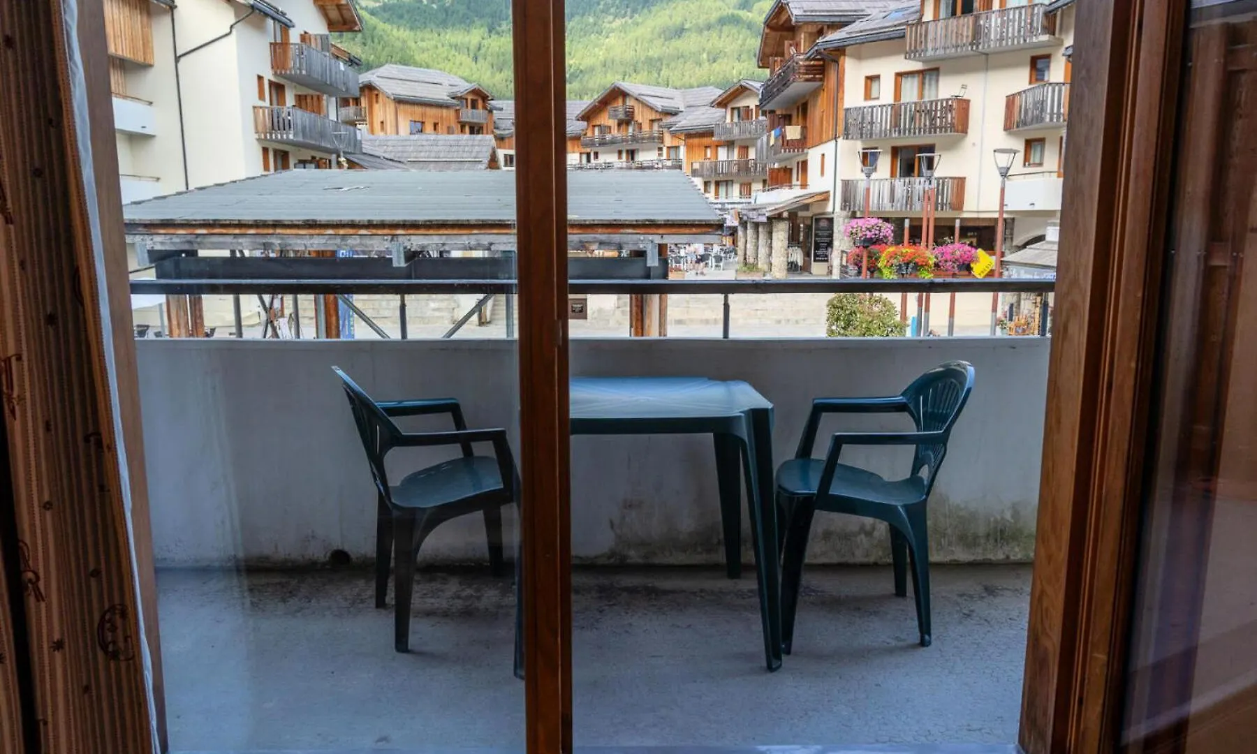 Residence Les Hauts De Preclaux - Appartement Cosy Au Coeur De La Place Commercante Mae-5431 레오레스